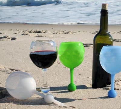 Gadget Gerbil Blue Floating Beach Sand Wine Glass
