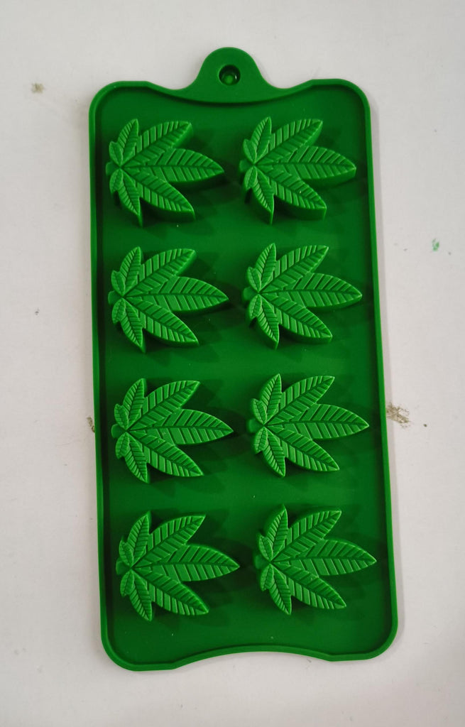 Gadget Gerbil Green 8 slot Silicone Marijuana Leaf Shaped Baking Mold
