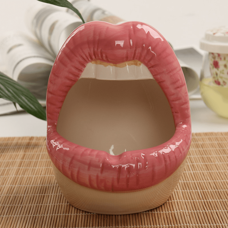 Gadget Gerbil Pink A Ceramic Lips Ashtray