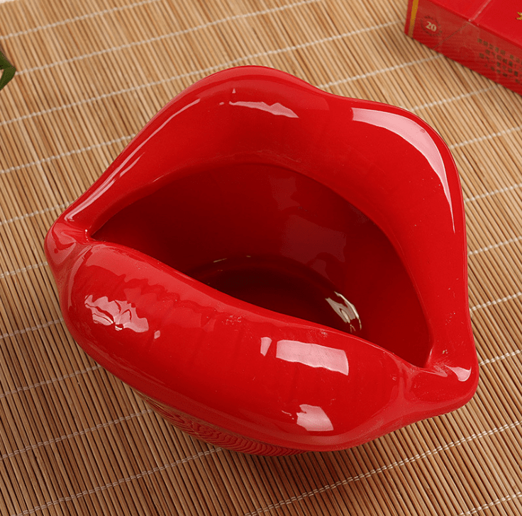 Gadget Gerbil Red Ceramic Lips Ashtray