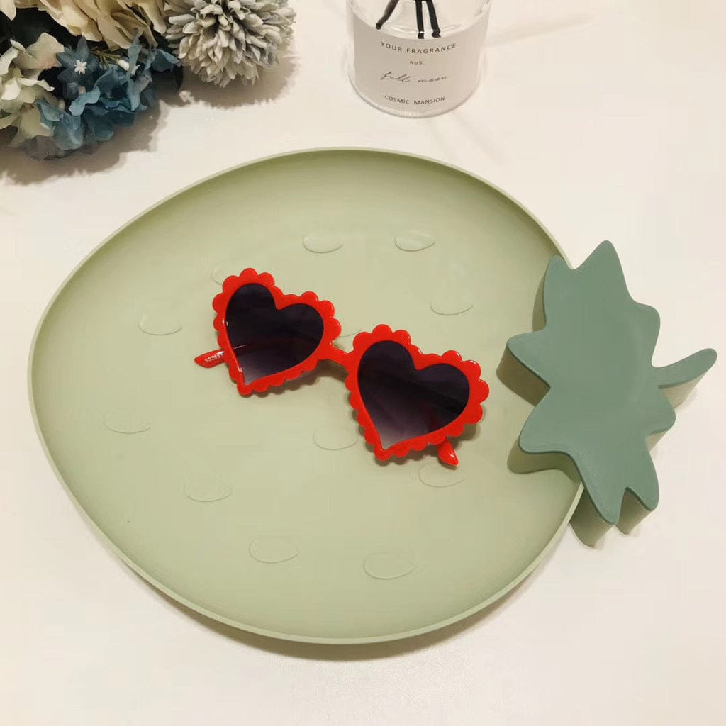 Gadget Gerbil Red Heart shaped corrugated plastic glasses