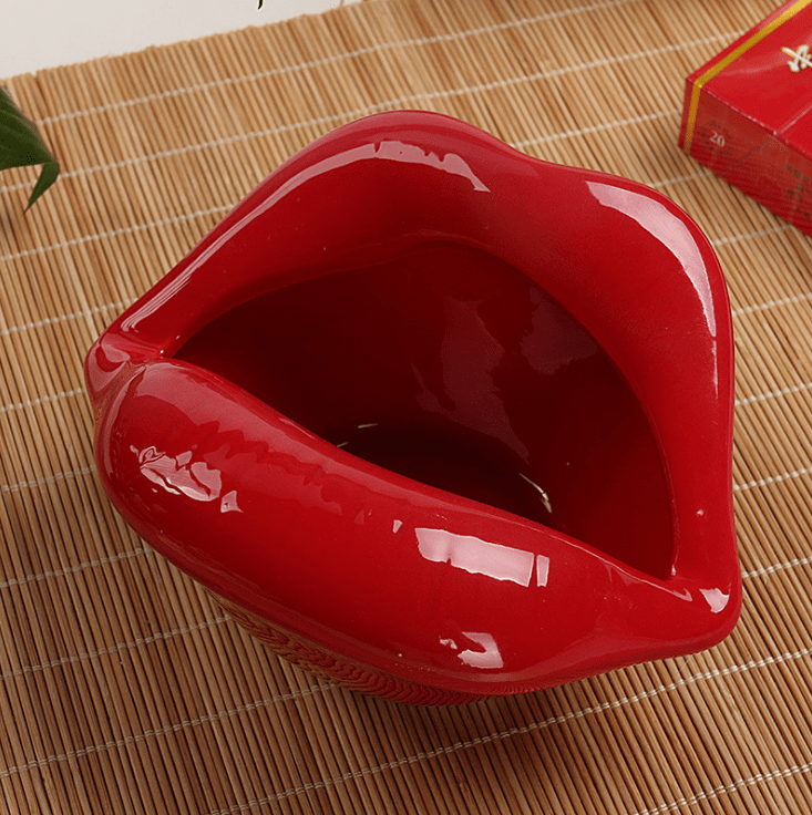 Gadget Gerbil Red wine Ceramic Lips Ashtray