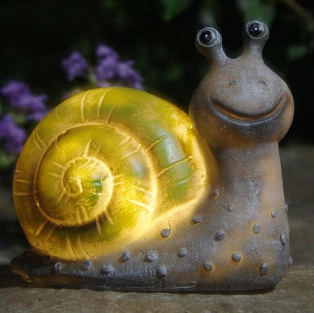 Gadget Gerbil Solar Powered Resin Snail Statue Light