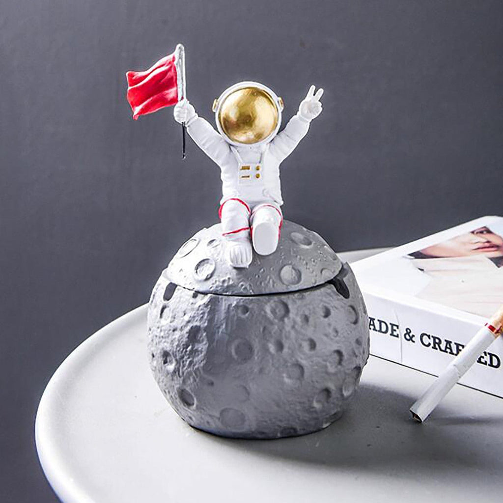 Gadget Gerbil Style2 Ceramic Astronaut Lid Ashtray