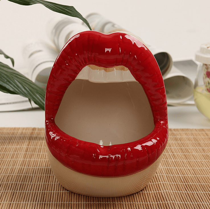 Gadget Gerbil Wine A Ceramic Lips Ashtray